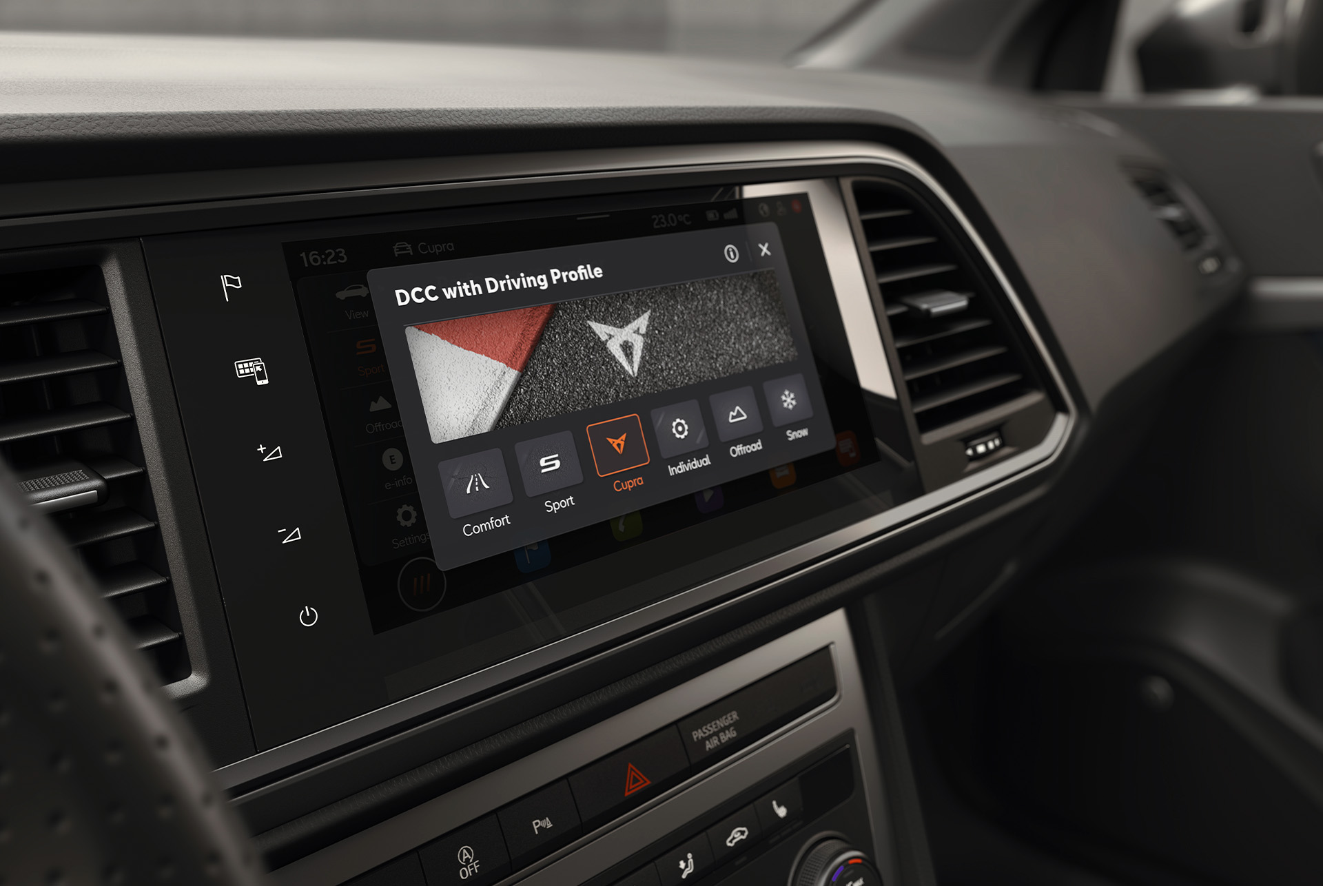 Pantalla del salpicadero del CUPRA Ateca donde aparece el DCC con los ajustes del Perfil de conducción. Consigue un nivel de conducción de competición con el modo CUPRA Drive para rendir a toda potencia.