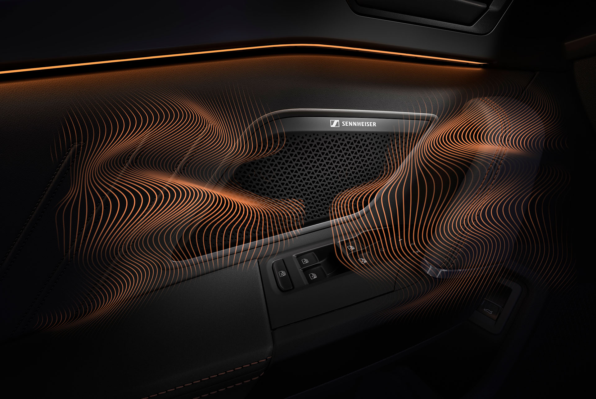 : Tecnología de actualización del equipamiento Immersive By Sennheiser del nuevo CUPRA León Sportstourer 2024. Primer plano del altavoz Sennheiser en el panel de la puerta del CUPRA León Sportstourer, ondas sonoras e iluminación ambiental.