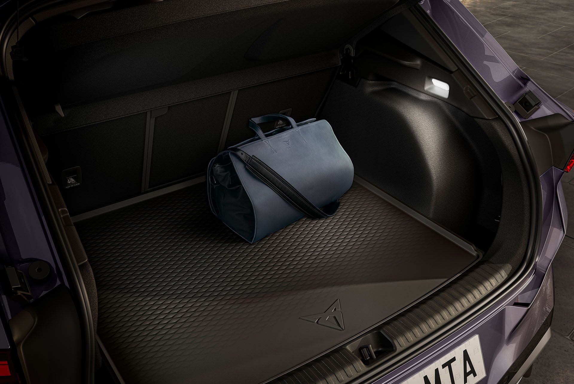 CUPRA Terramar boot area with a semirigid boot tray designed to protect against spills and damage while keeping the space clean and organised.