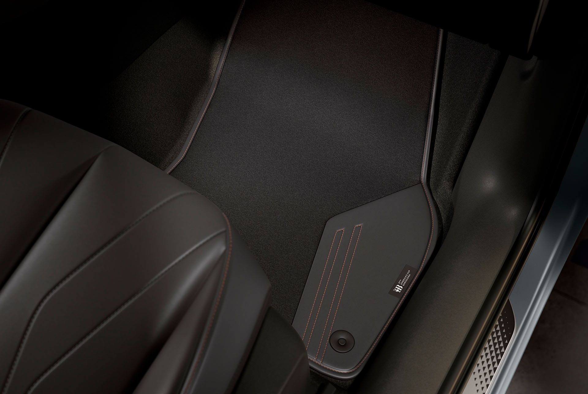 CUPRA Terramar interior with America’s Cup floor mats, offering protection against wear and tear with an easy-to-clean surface. Suitable for all versions.