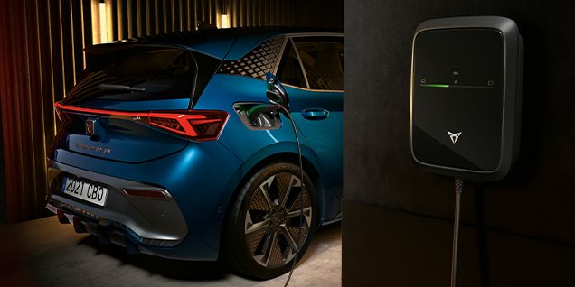 Cargador de pared para coche eléctrico CUPRA Born 2024, parte trasera del vehículo, luces traseras rojas, logotipo CUPRA